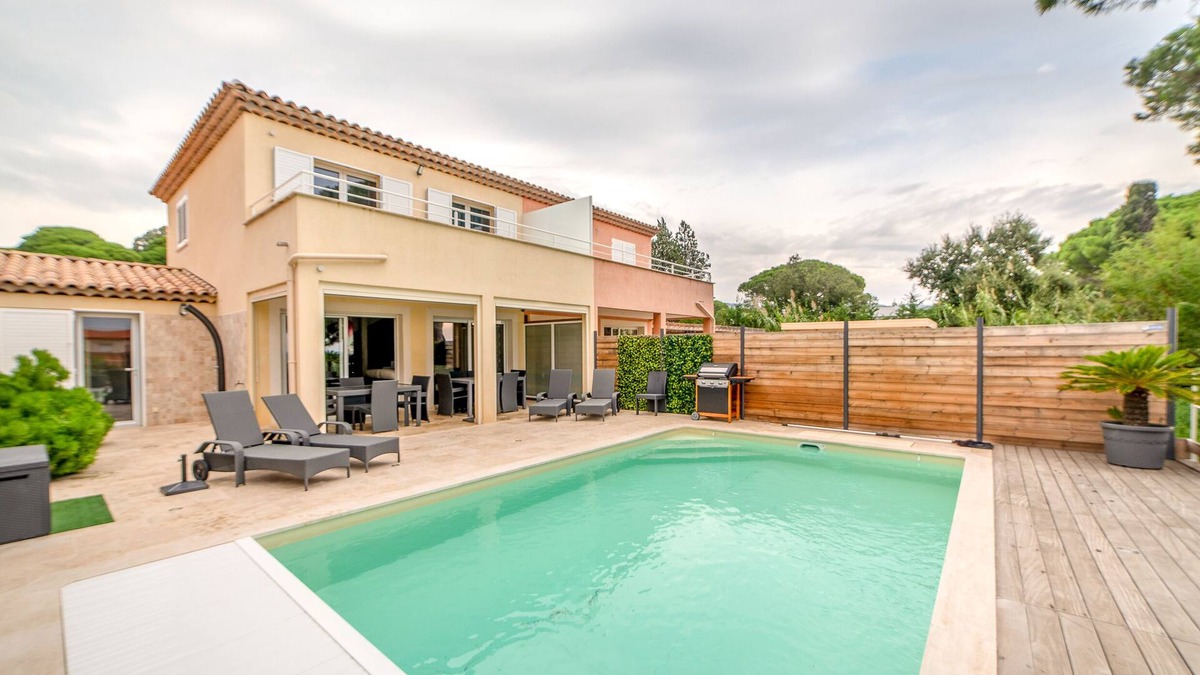 Plage de la Garonnette House | air-conditioned house, sea view sandy beach 150 m private heated pool 7x4 m