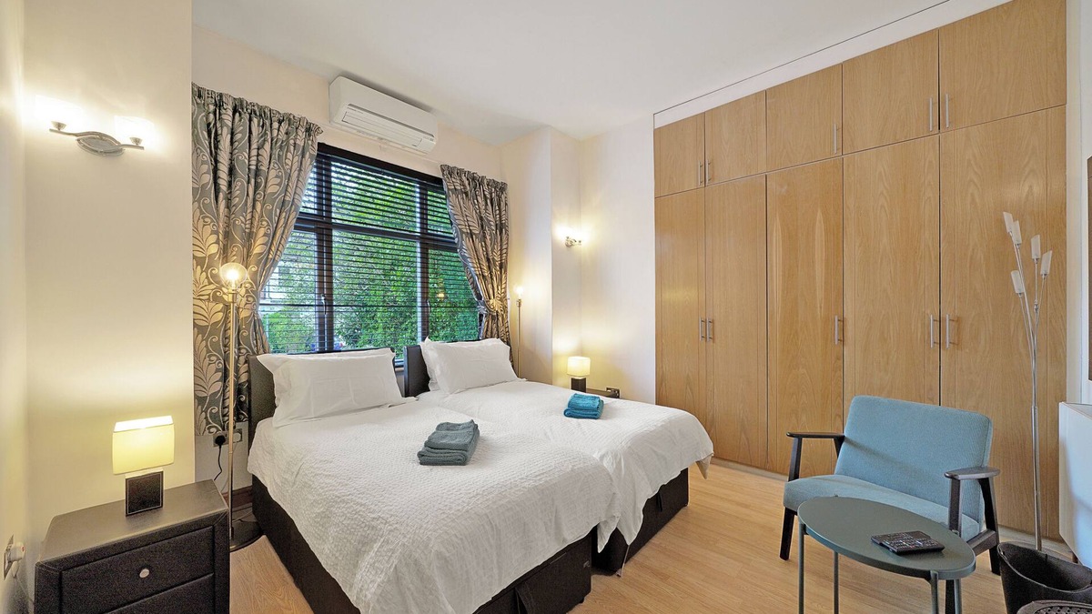 Mapesbury Apartment | Air-conditioned London garden apartment