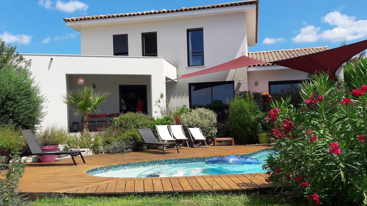 Prades-le-Lez House | Air-conditioned modern villa 145m², 4 bedrooms pool and garden at 20 'beaches