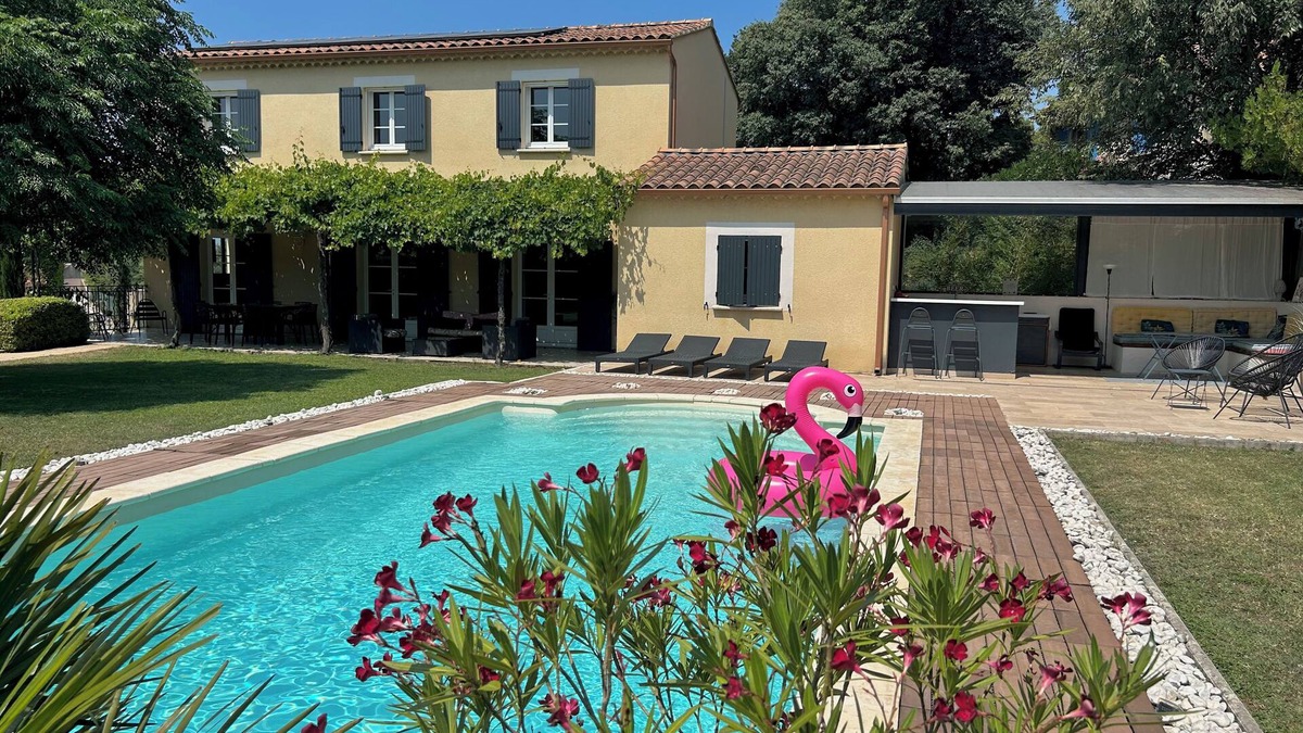 Bollene House | Air-conditioned Provencal country house with private pool