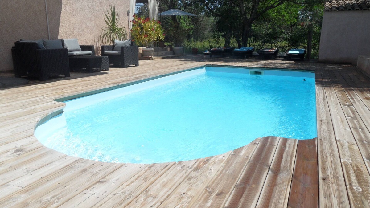 Le Luc House | Air-conditioned Provencal villa with heated pool, spa and master suite.