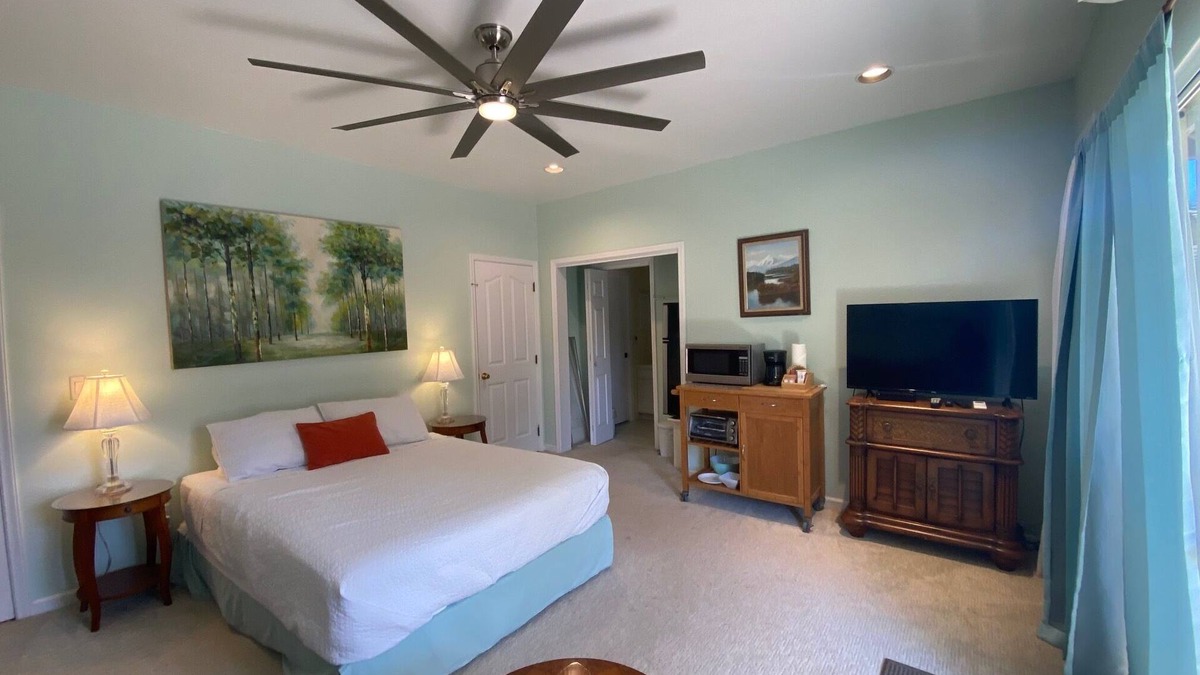 Bayview Apartment | Air conditioned, Resort Location. Short Walks To Beaches & Restaurants