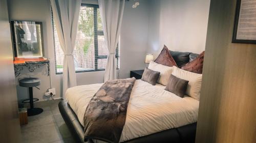 Ekurhuleni Apartment | Air-Conditioned, Self-Catering Apartment with Heated Pool Near OR Tambo International Airport