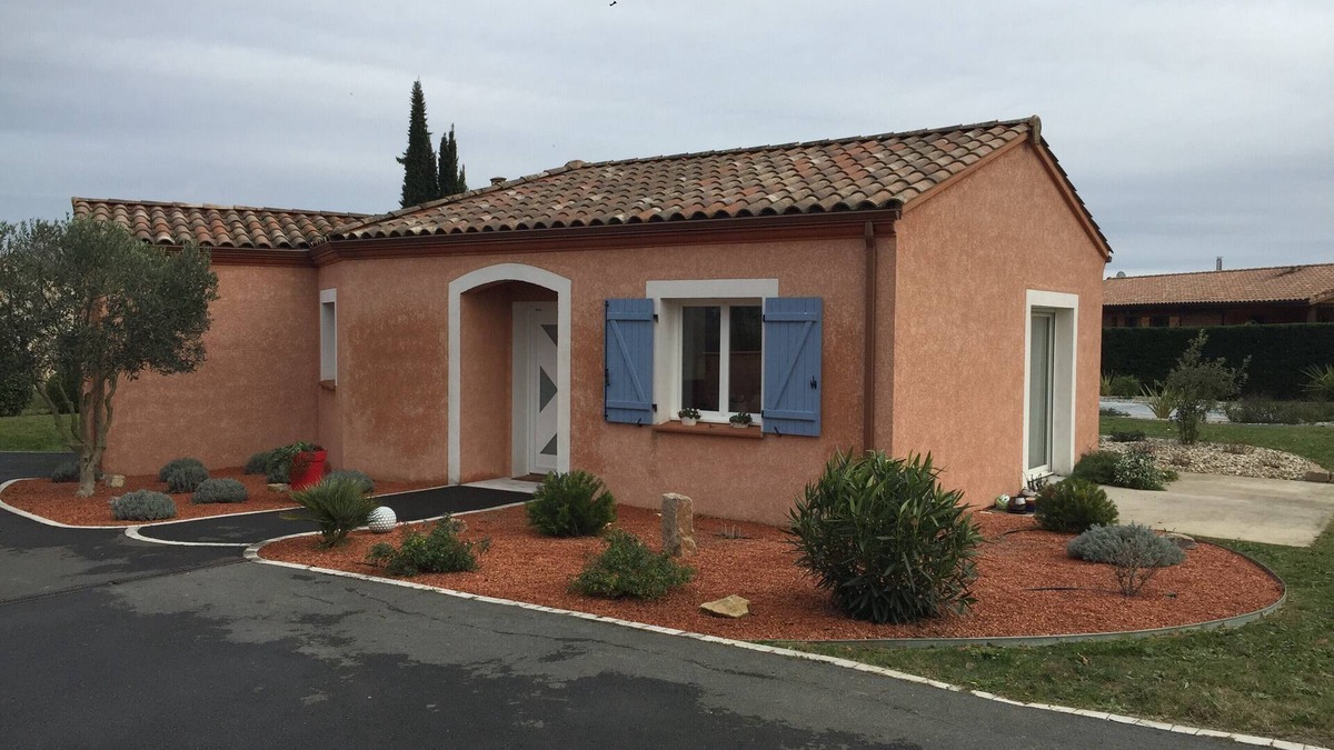 Bernac House | Air-conditioned single-storey house with 3 bedrooms and swimming pool