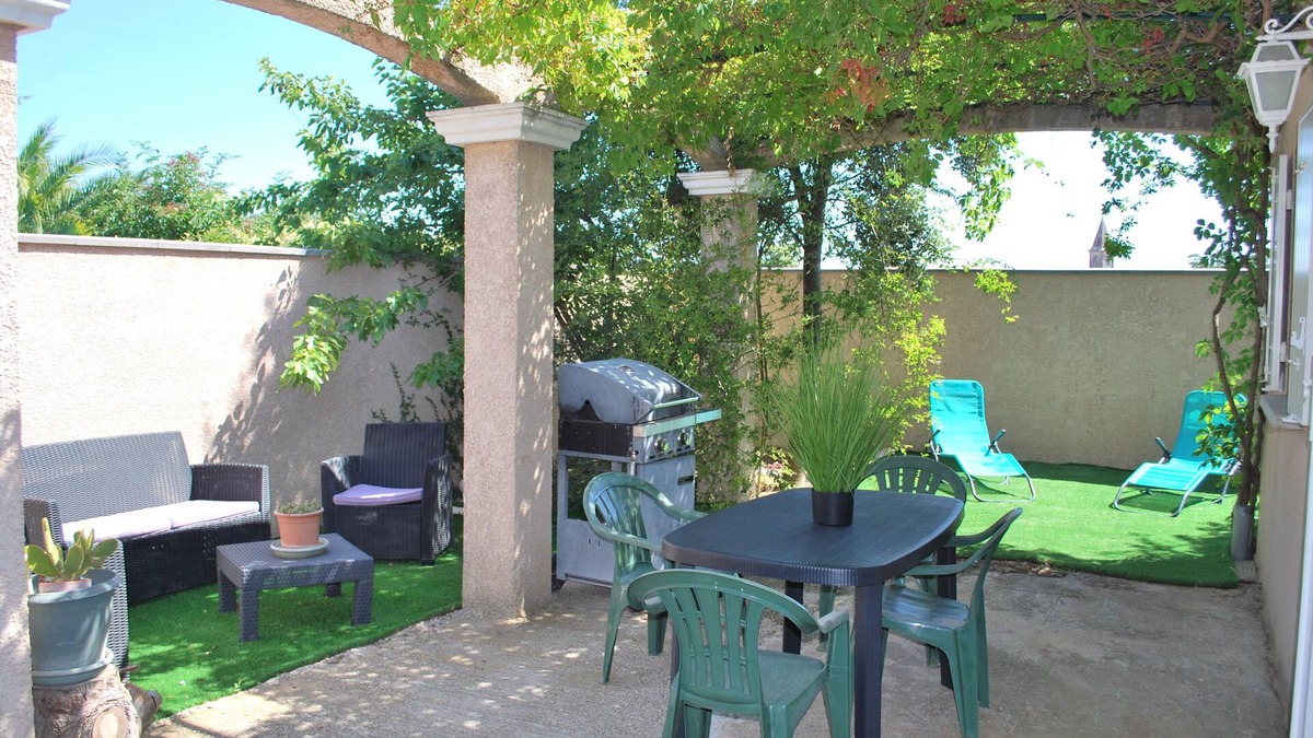 Usclas-d'Herault Apartment | air-conditioned studio with private pool access