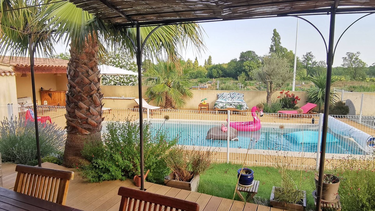 Bellegarde House | Air-conditioned villa with fenced pool 4 bdrms near Nîmes Arles