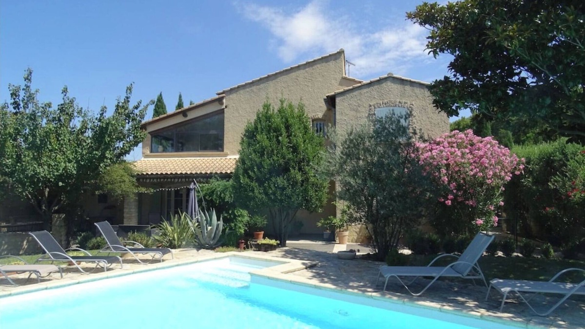 Avignon Villa | Air-conditioned villa for 8 people