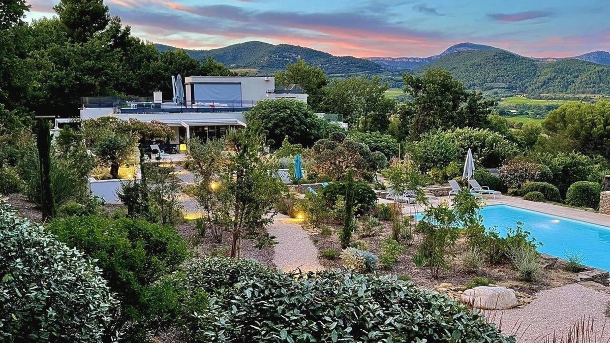 Faucon House | Air-conditioned villa near Vaison-la-Romaine, with heated pool.