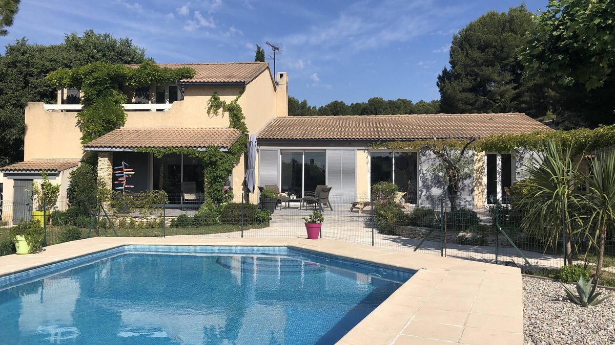 Rognac House | Air-conditioned villa with swimming pool on the edge of the forest