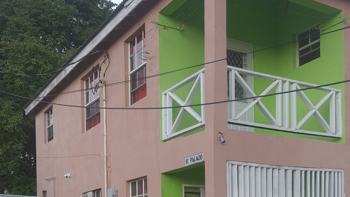 Bridgetown Apartment | airbnb.com/h/palacerentalsbb airbnb.com/h/palacerentals2bb