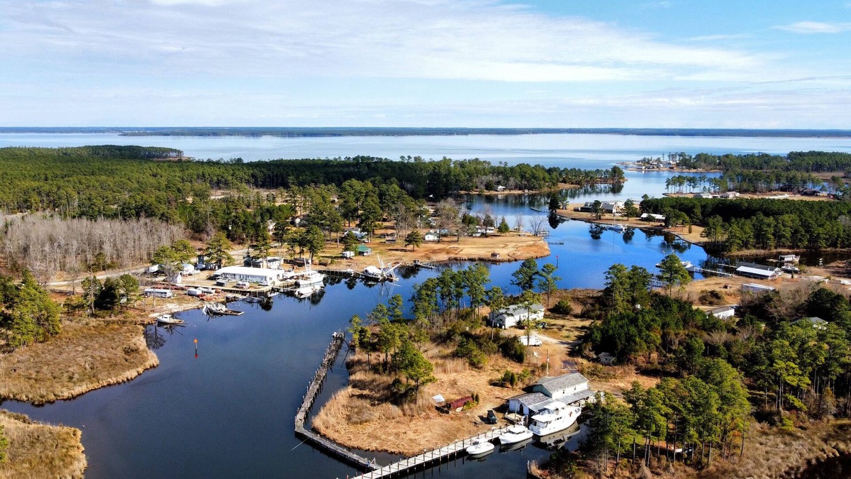 Belhaven Boat Rental | AirBnB Yacht retreat