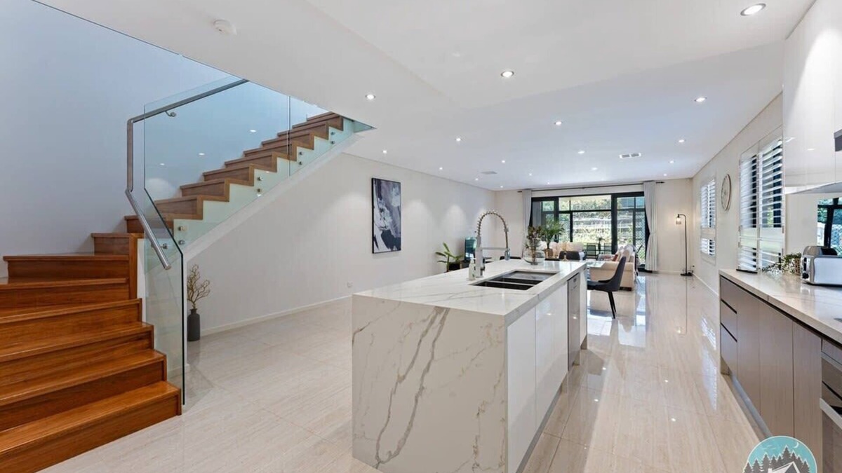 Eastwood House | Aircabin - Eastwood - Luxury - 4 Bedrooms House