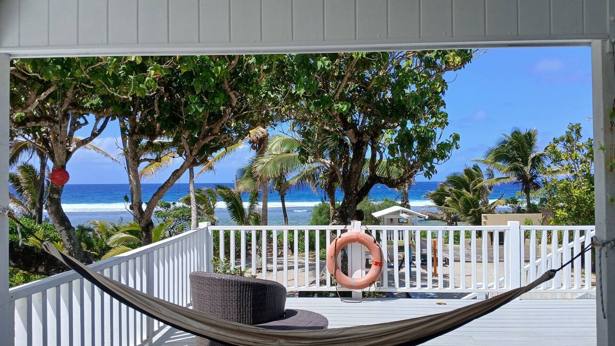 Muri Villa | Aircon, 5 bedroom home on ocean front in Rarotonga! With kids playground, 12pax