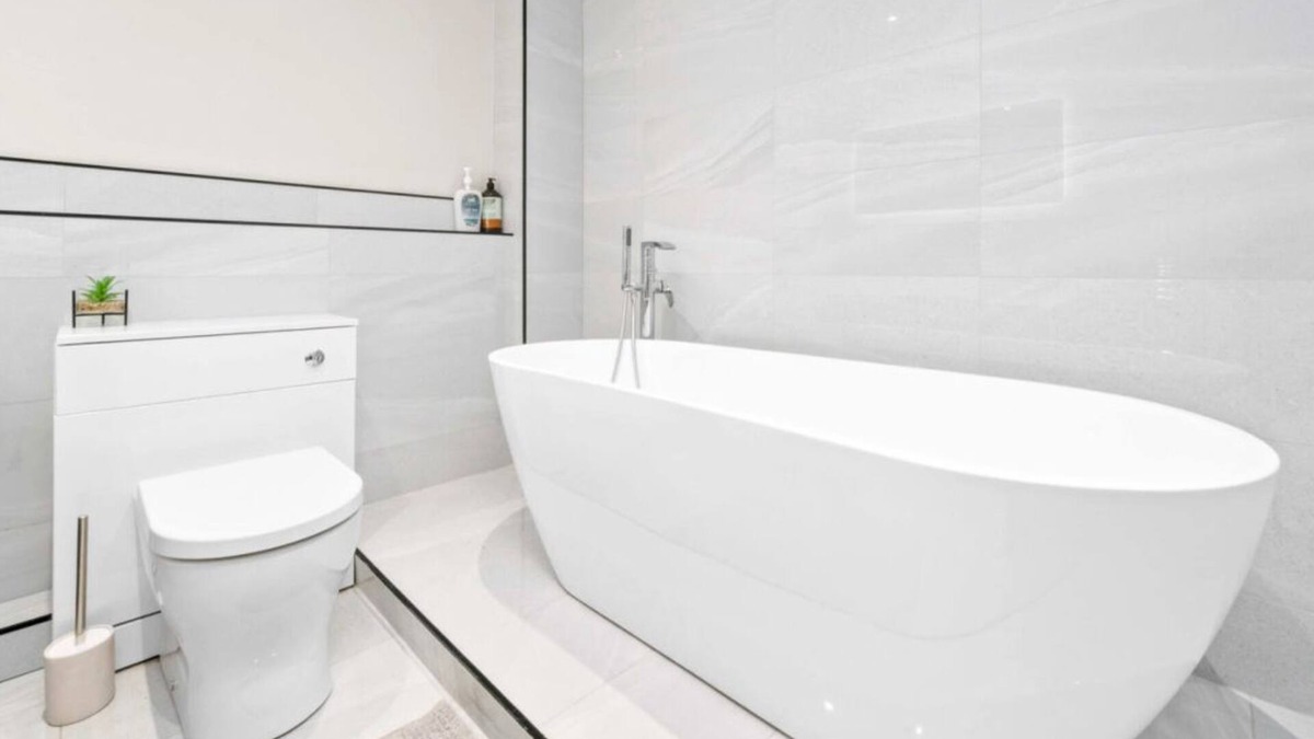 Airdrie House | Airdrie 2 bed 3 bathrooms