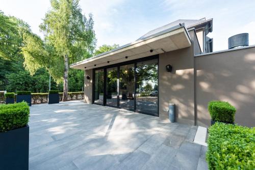Findel Hotel | Airfield - Airport