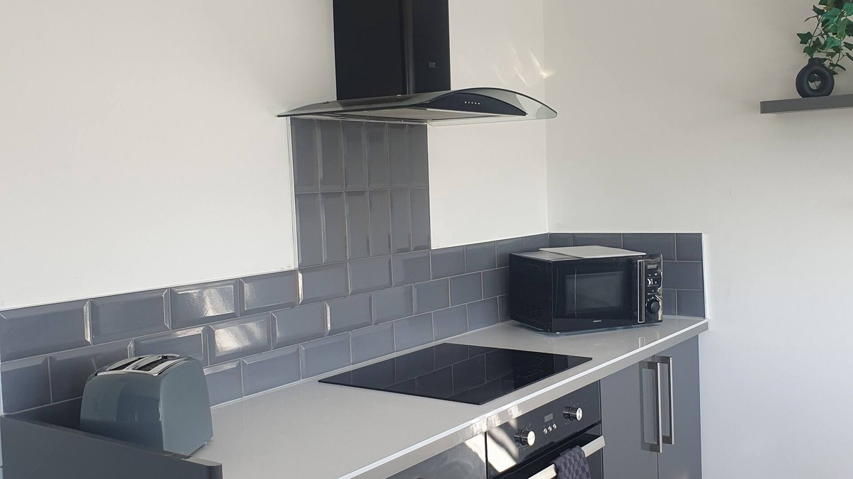 Sandtoft Apartment | Airfield Views, South Yorkshire Wildlife Park, book a pleasure flight trip