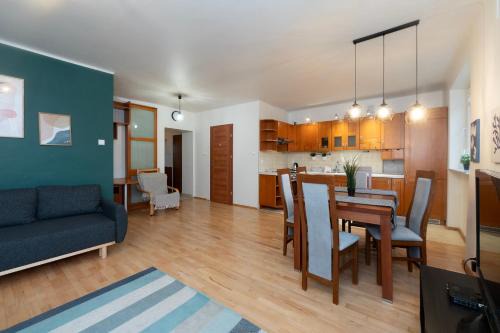 Srodmiescie Apartment | Airport&AtlasArena&OrientariumParking