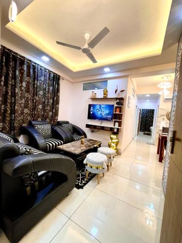 Malviya Nagar Apartment | Airport Bliss Apartment+Balcony & Netflix + Prime