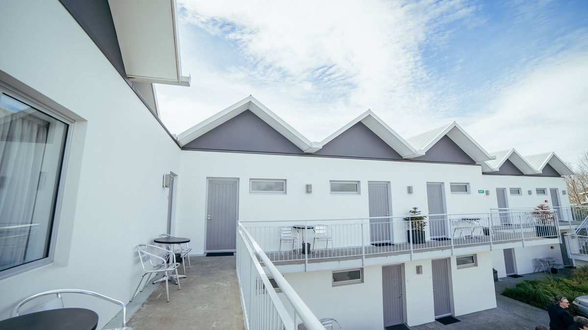 Burnside Hotel | Airport Delta Motel