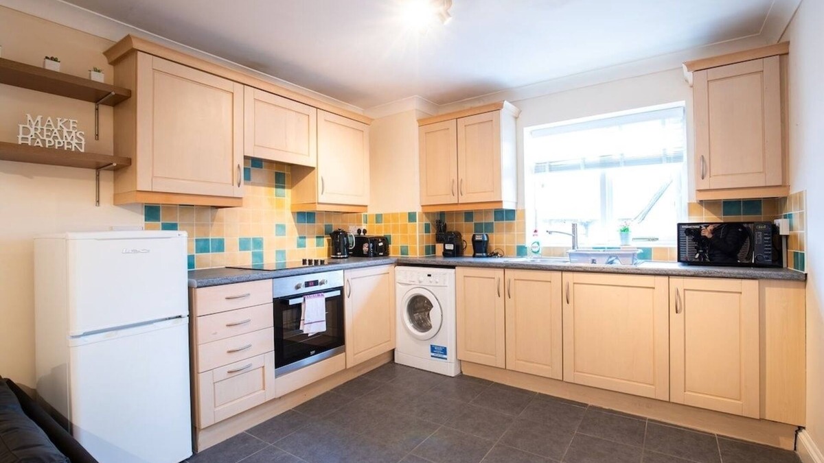 Stansted Apartment | Airport Snug -2BR -WiFi -Parking