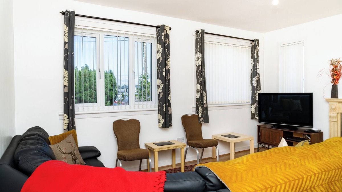 Newbridge Apartment | Airport Home | Free Parking | Sleeps 6 | Near City