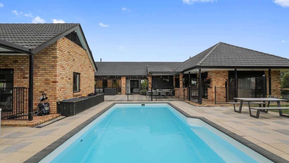 Rotorua House | Airport Oasis | Salt Water Swimming Pool & Spa!