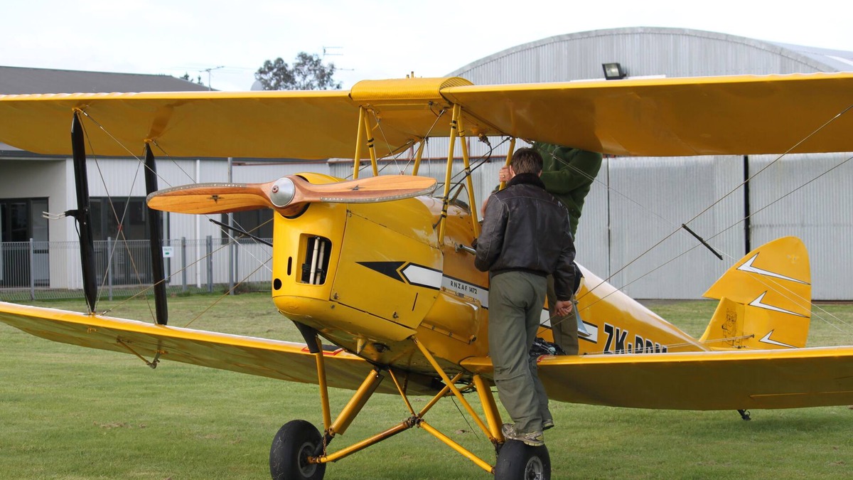 Solway Apartment | "Airside" 2 bed apt, on Hood Aerodrome Masterton perfect for a weekend away