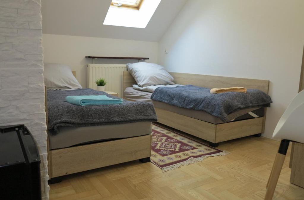 Cholerzyn Apartment | AirSpot Balice