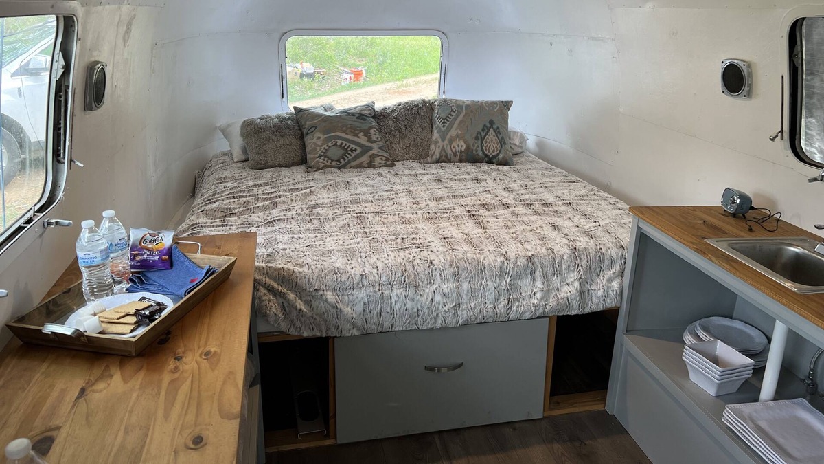 Bastrop House | Airstream Vibes on 90 acres