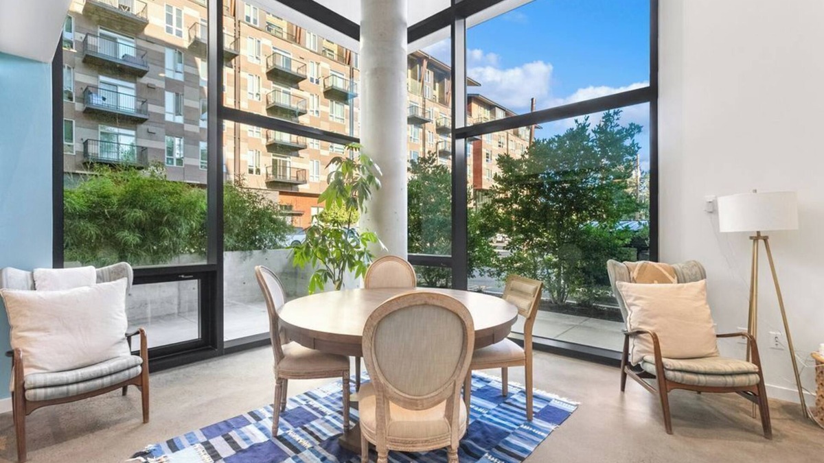 Downtown Apartment | Airy and Open Corner Loft - 92 Walkscore