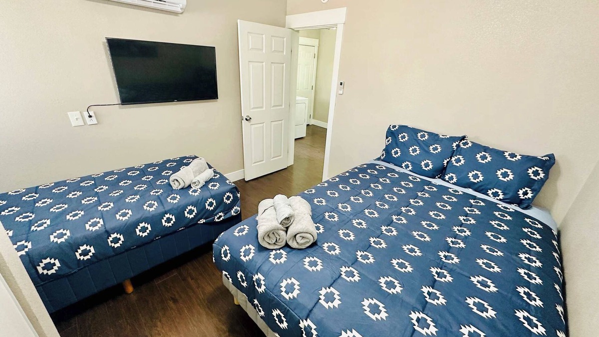 Northeast Reno House | Airy Bright Getaway,Sleeps 12