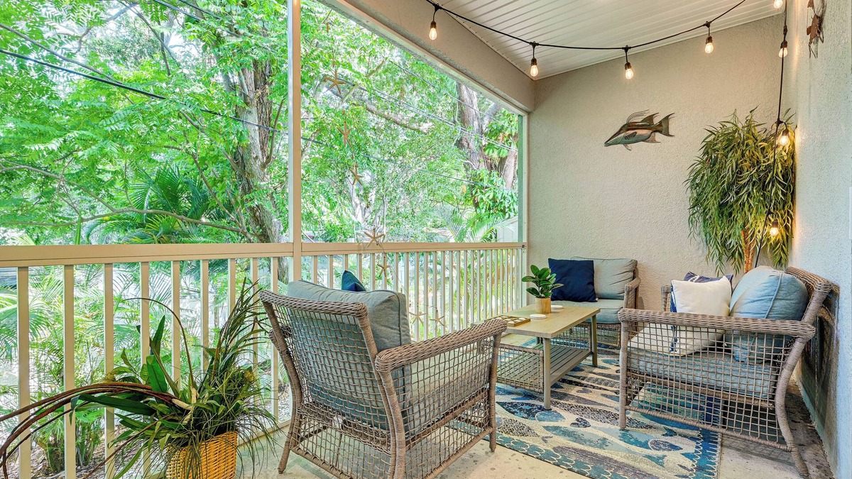 Dunedin House | Airy Coastal Casa on Park: 6 Mi to Honeymoon Isle!