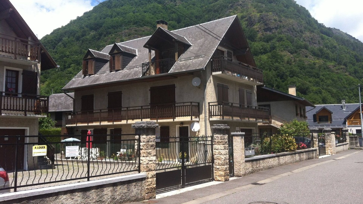 Bagneres-de-Luchon Apartment | airy light 2 bed with parking . ideal town base for walk/cycle/ski etc