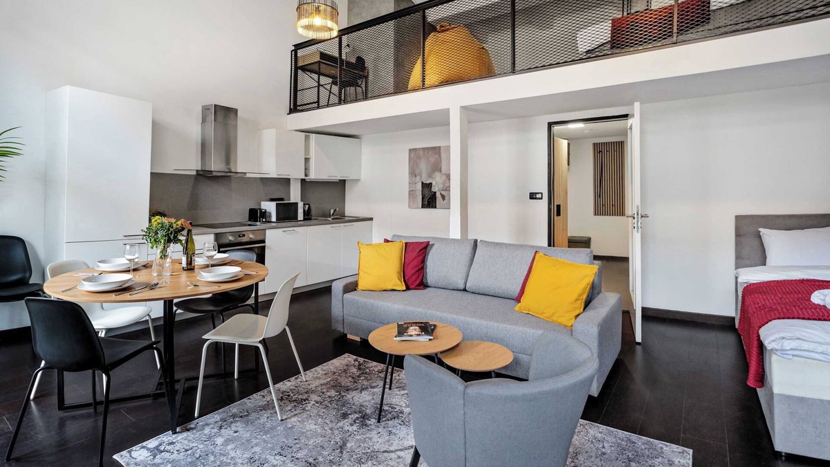 Karlin Apartment | Airy loft-apartment with balcony