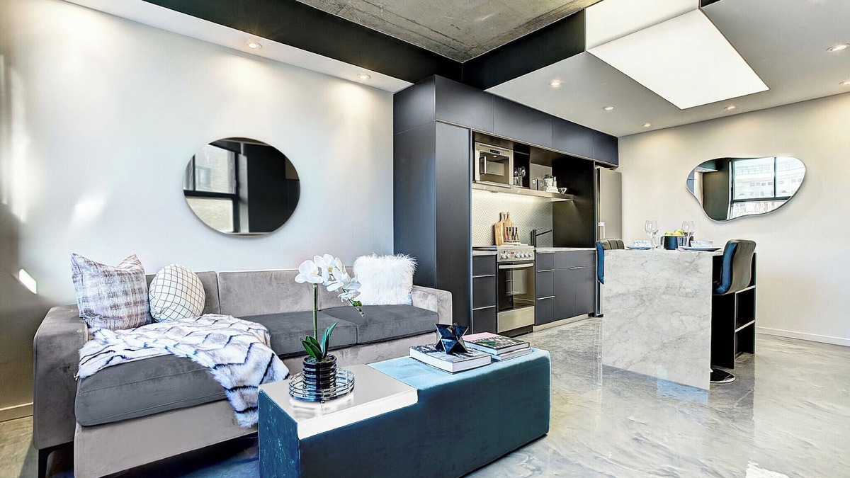 Shaughnessy Village Apartment | Airy Loft near Sainte-Catherine St.