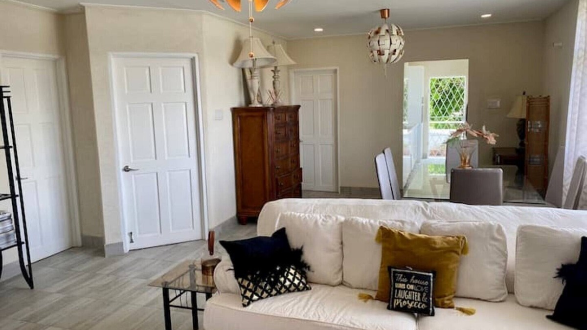 Halcyon Heights Apartment | Airy Modern Very Specious 2 Bed/2 Bath Apartment