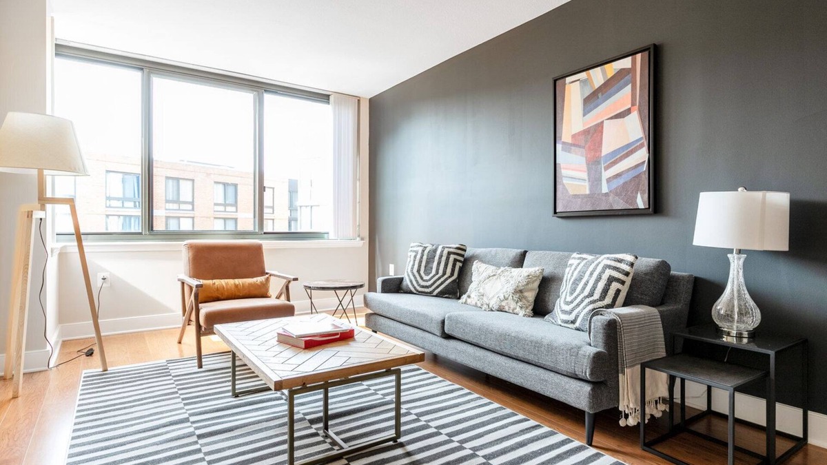 Mount Vernon Triangle Apartment | Airy Mount Vernon 1BR w/Gym, Pool, nr. NoMa & Metro, by Blueground