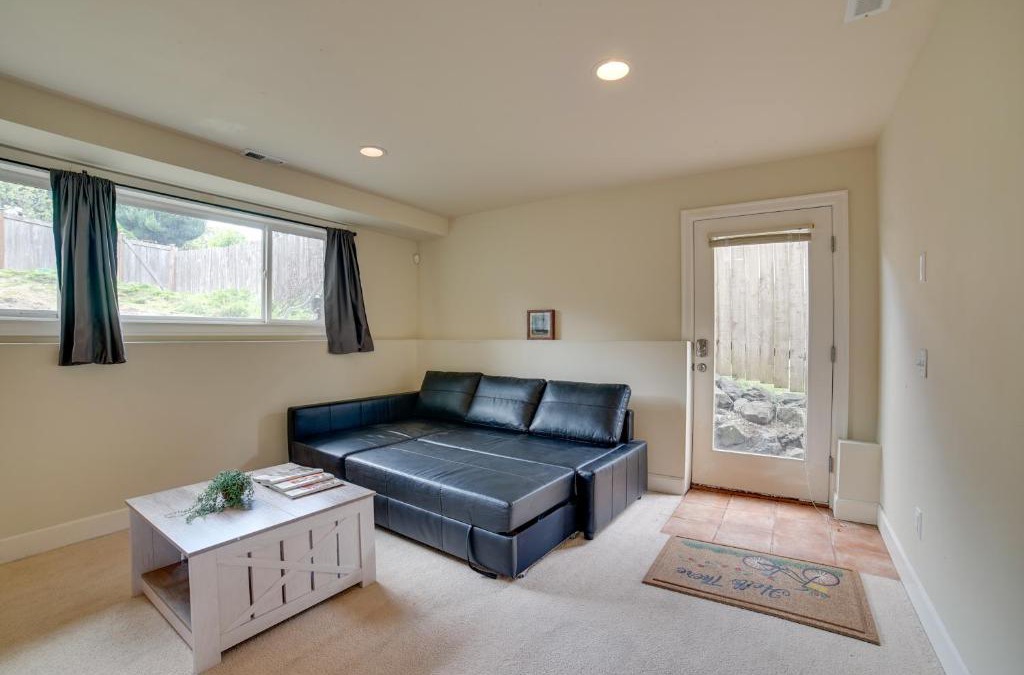 Greenwood Apartment | Airy Seattle Apartment about 7 Mi to Downtown!