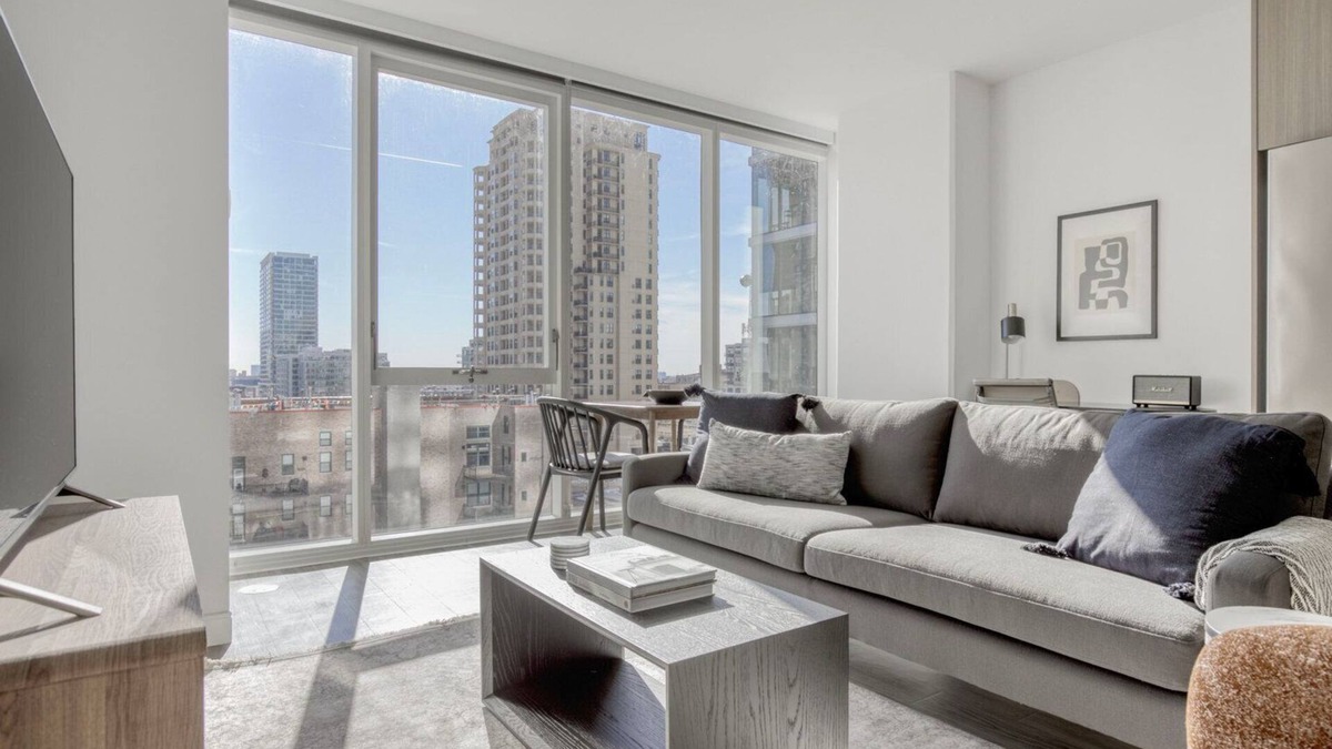 South Loop Apartment | Airy South Loop Jr 1BR w/Lounge, Pool & Gym nr Grant Park, by Blueground