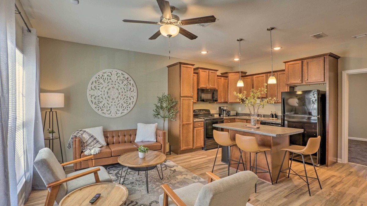 Tallahassee Condo | Airy Tallahassee Condo ~ 5 Mi to Downtown!