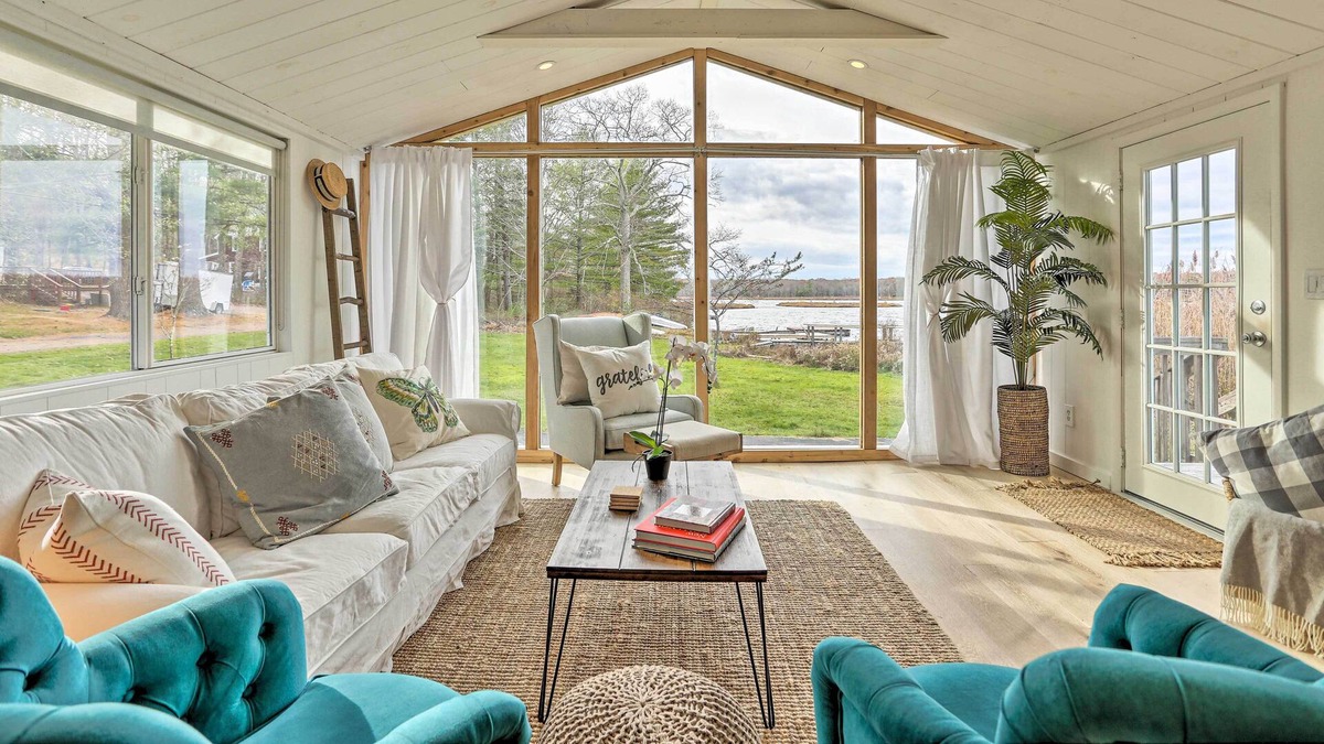 Circleville House | Airy Waterfront Escape with Dock & Grill!