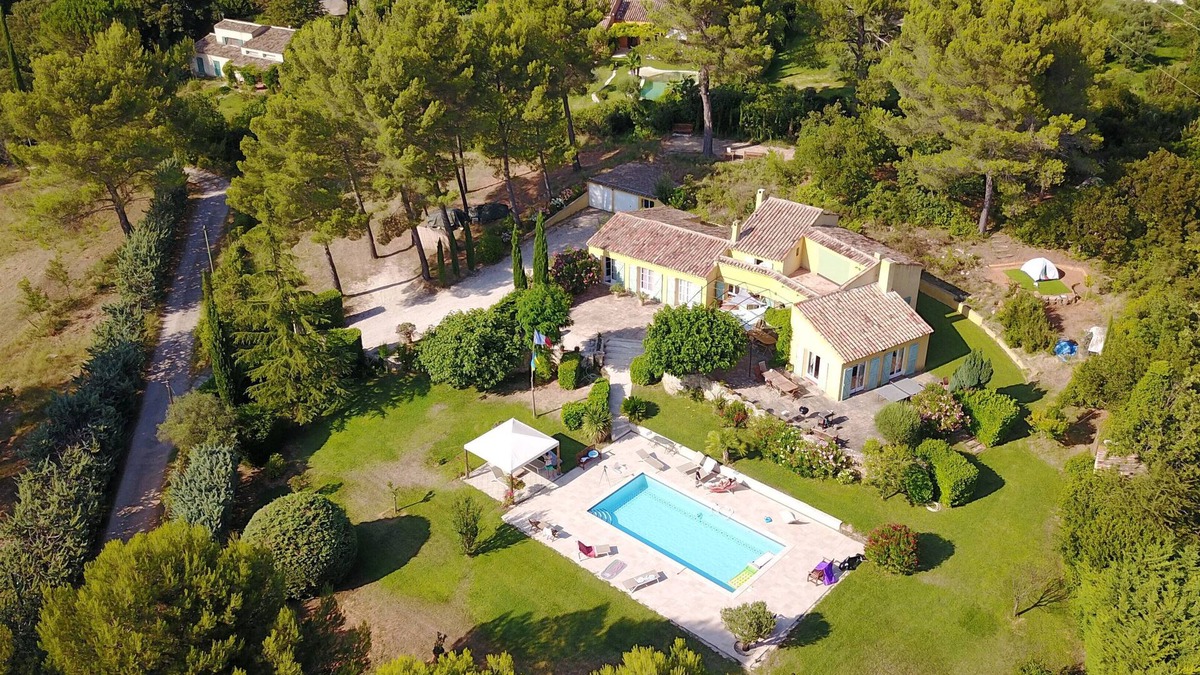 Est Villa | Aix en Provence 4km Villa 300m2, Large Heated Pool (28°C/82°F), 8 people + Baby