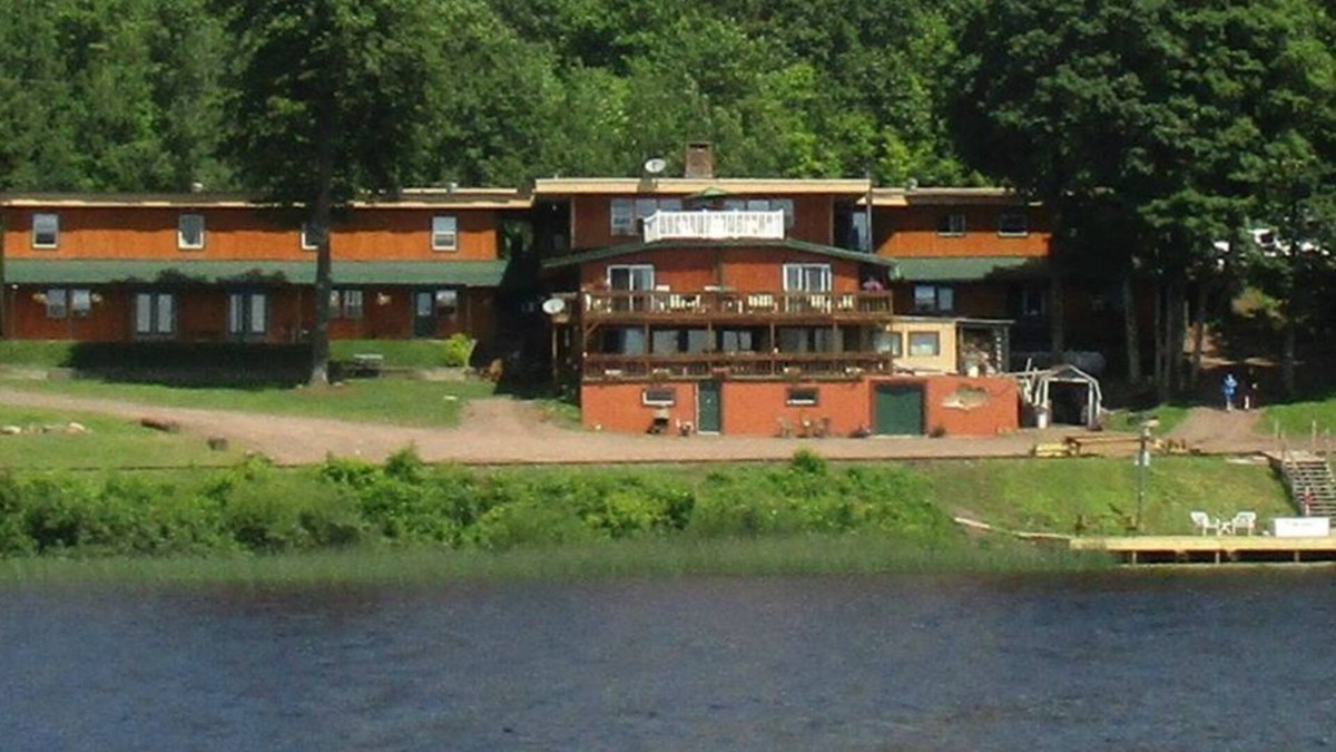 Bergland Cabin | AJ's Lodge and Oven