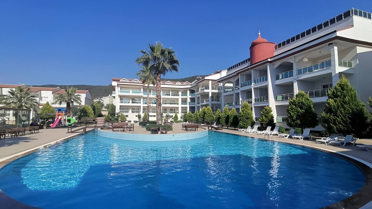 Akbuk Condo | AKBÜK PLACE Recıdance Otel olanakları sunan acık ve kapalı havuz möbleli