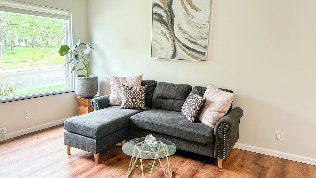 West Akron Apartment | Akron Abode - 2 pm Check In & Check Out