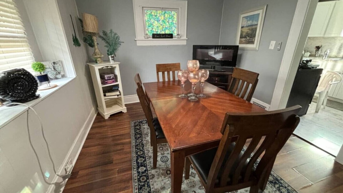Akron House | Akron Budget Friendly 4 Bedroom