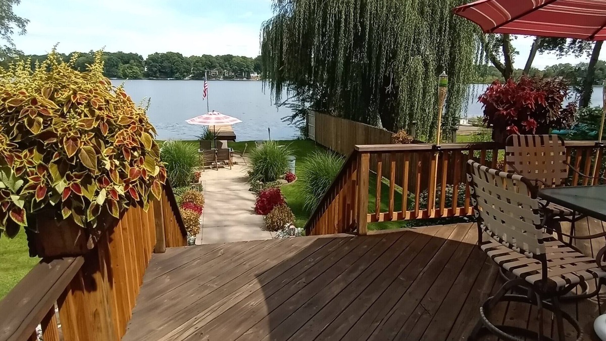 Portage Lakes House | Akron (Portage Lakes) Peaceful Lakefront Cottage with Kayaks