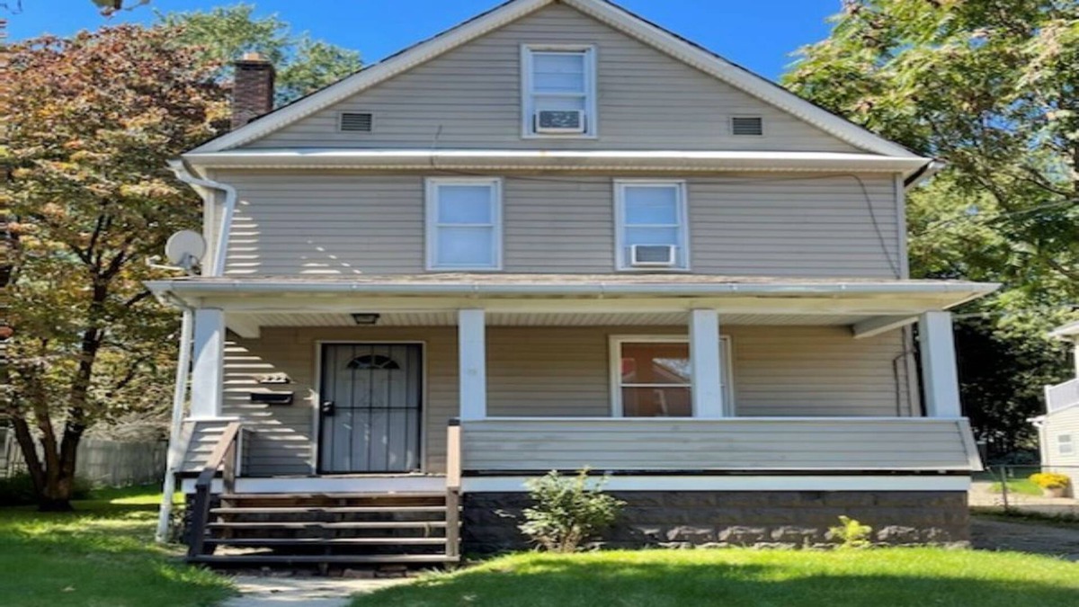 Akron House | Akron University / Summa Akron City Hospital Area Home