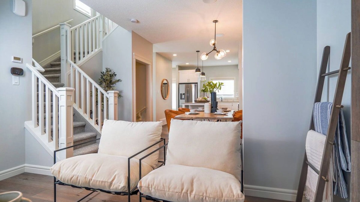 Southeast Edmonton House | AK’s Den: Hostel prices, private room comfort, and a therapy cat!
