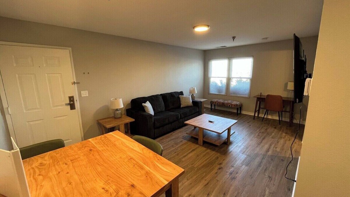 South Central Omaha Apartment | Aksarben Living-Cozy 1 BDRM 1 BA